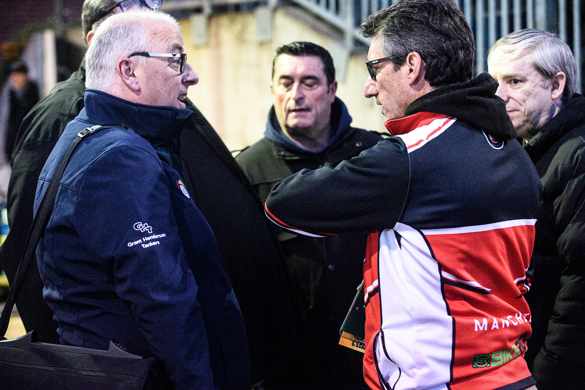 SHEFFIELD, UK. OCT 4THReferee Phil Griffin (left with Belle Vue BikeRight Aces  manager Mark Lemon  during the SGB Premiership Semi Final Playoff 1st Leg between Sheffield Tigers and Belle Vue Aces at Owlerton Stadium, Sheffield on Monday 4th October 2021. (Credit: Ian Charles | MI News)