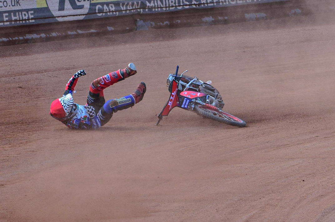 MANCHESTER, UK. JUN 3RD Charlie Wood (33) (Red) crashes behind William Cairns (145)  (Blue) during the British Youth Speedway Championship (Round 4)  at the National Speedway Stadium, Manchester on Friday 3rd June 2022. (Credit: Ian Charles | MI News)