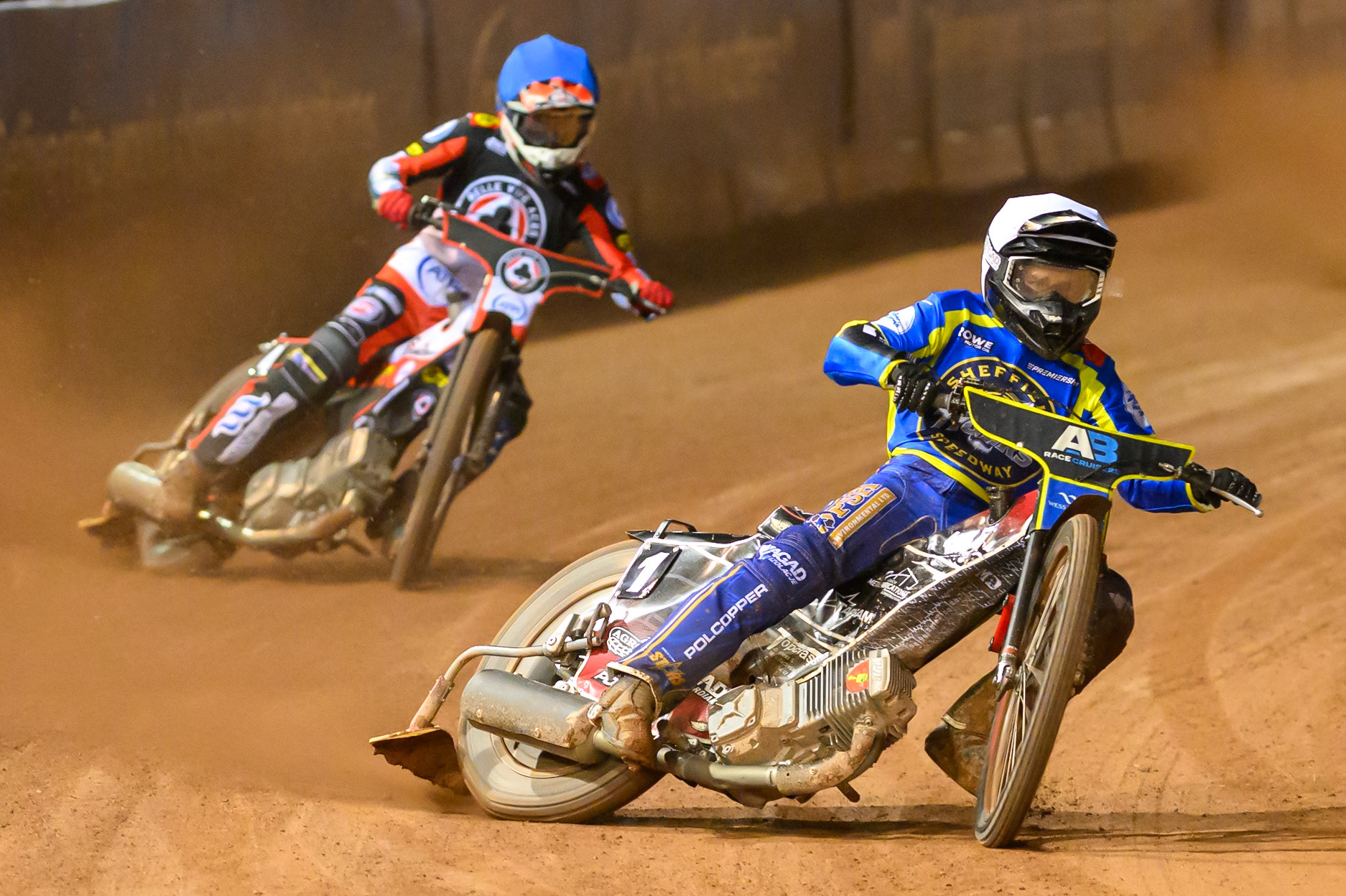 Ben Cook, Guest Rider for Sheffield Tigers in White leading Zach Cook of Belle Vue Aces in Blue during the Rowe Motor Oil Premiership match between Belle Vue Aces and Sheffield Tigers at the National Speedway Stadium, Manchester on Monday 14th September 2026. (Photo: Ian Charles | MI News)