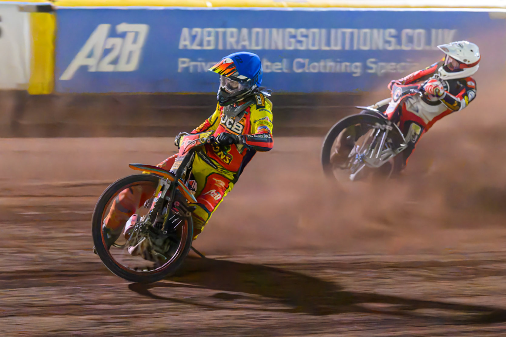 Drew Kemp of Leicester Lions  in Blue leading Peter Kildemand of Belle Vue Aces  in White during the Rowe Motor Oil Premiership match between Leicester Lions and Belle Vue Aces at the Hydroscan Arena, Leicester on Monday 7th September 2026. (Photo: Ian Charles | MI News)