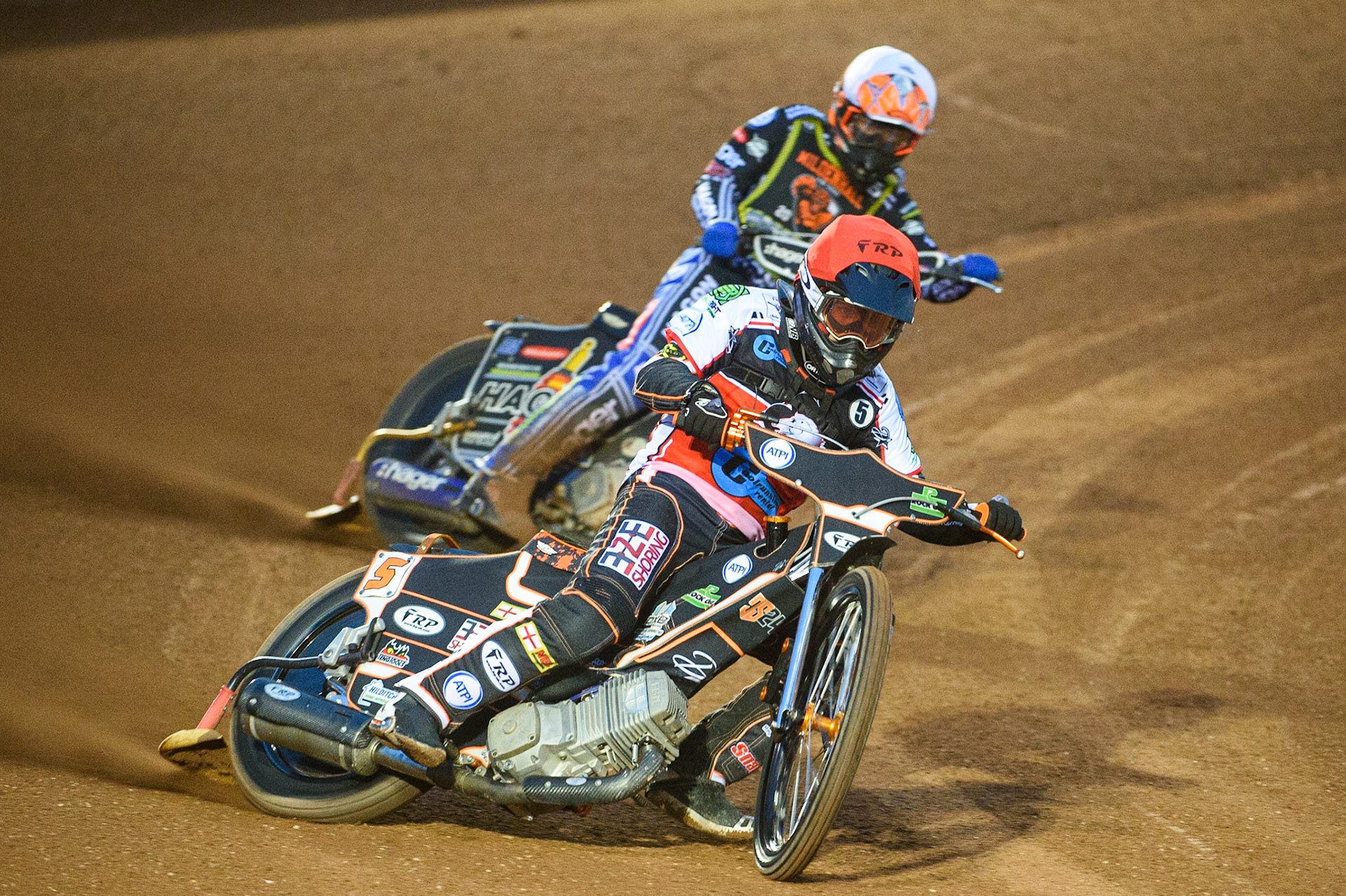 MANCHESTER, SEPT 3RD. Jack Smith  (Red) leads Jason Edwards  (White) during the National Development League match between Belle Vue Aces and Mildenhall Fens Tigers at the National Speedway Stadium, Manchester on Friday 3rd September 2021. (Credit: Ian Charles | MI News)