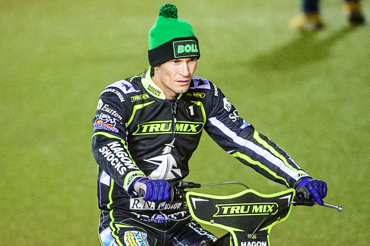 Jason Doyle  on the parade lap during the SGB Premiership Semi Final 2nd Leg between Belle Vue Aces and Ipswich Witches at the National Speedway Stadium, Manchester on Monday 3rd October 2022. (Credit: Ian Charles | MI News)