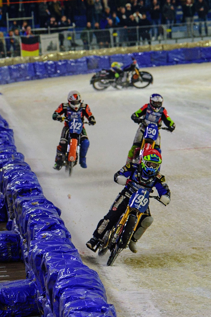 HEERENVEEN, NL. The Grand Final: Martin Hååruhiltunen (199)  (Red) inside Harald Simon (50) (White) and Jimmy Hörrnell (237)  (Yellow) with Lukas Hutla (212) (Blue) as 237 spins off behind  during the FIM Ice Speedway Gladiators World Championship Final 4 at Ice Rink Thialf, Heerenveen on Sunday  3 April 2022. (Credit: Ian Charles | MI News)