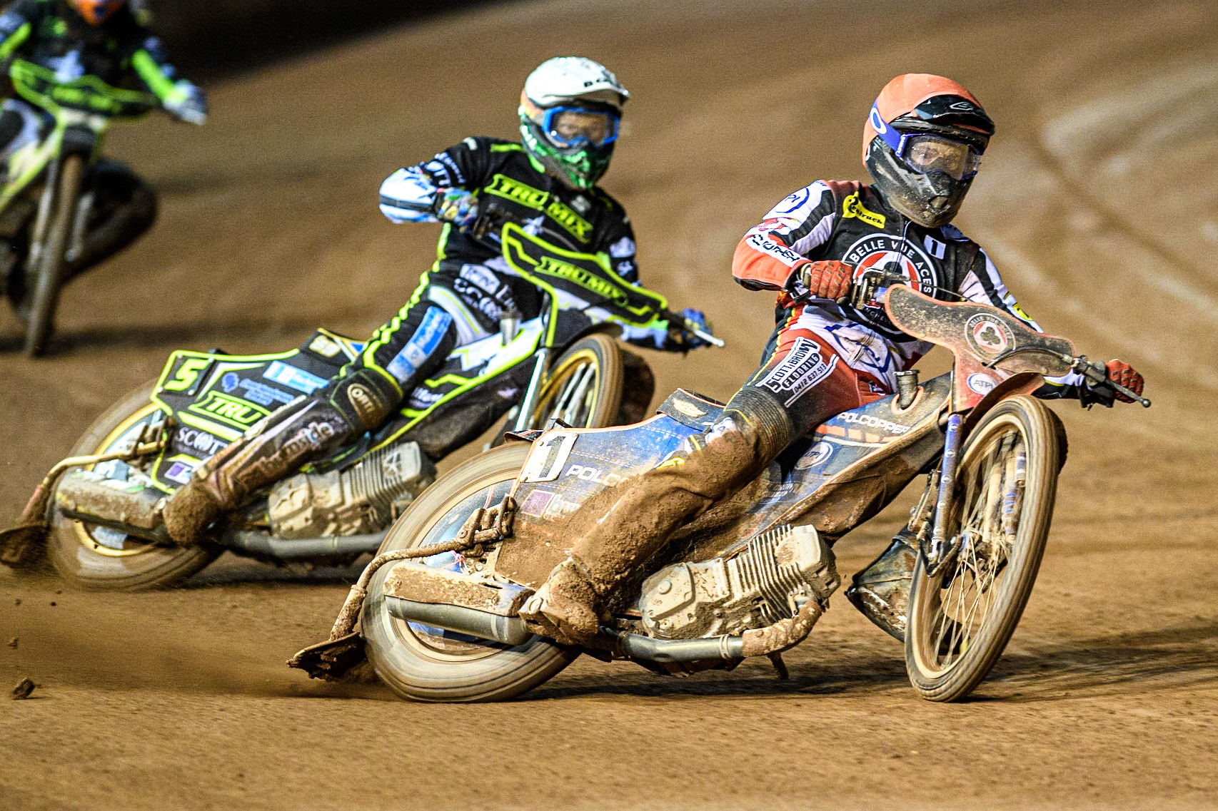 Brady Kurtz (Red) leads  Jason Doyle (White) during the Sports Insure Premiership Semi Final Playoff 2nd leg match between Belle Vue Aces and Ipswich Witches at the National Speedway Stadium, Manchester on Monday 25th September 2023. (Photo: Ian Charles | MI News)