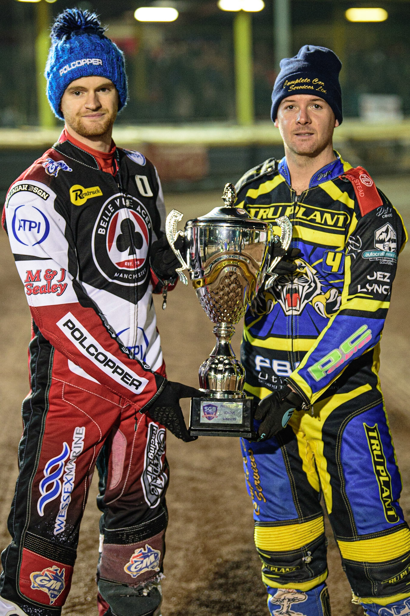 Team Captains Brady Kurtz (Belle Vue ATPI Aces ) (left) and Kyle Howarth (Sheffield TruPlant Tigers) with the Premiership Trophy during the SGB Premiership Grand Final 2nd Leg between Sheffield Tigers and Belle Vue Aces at Owlerton Stadium, Sheffield on Thursday 13th October 2022. (Credit: Ian Charles | MI News)