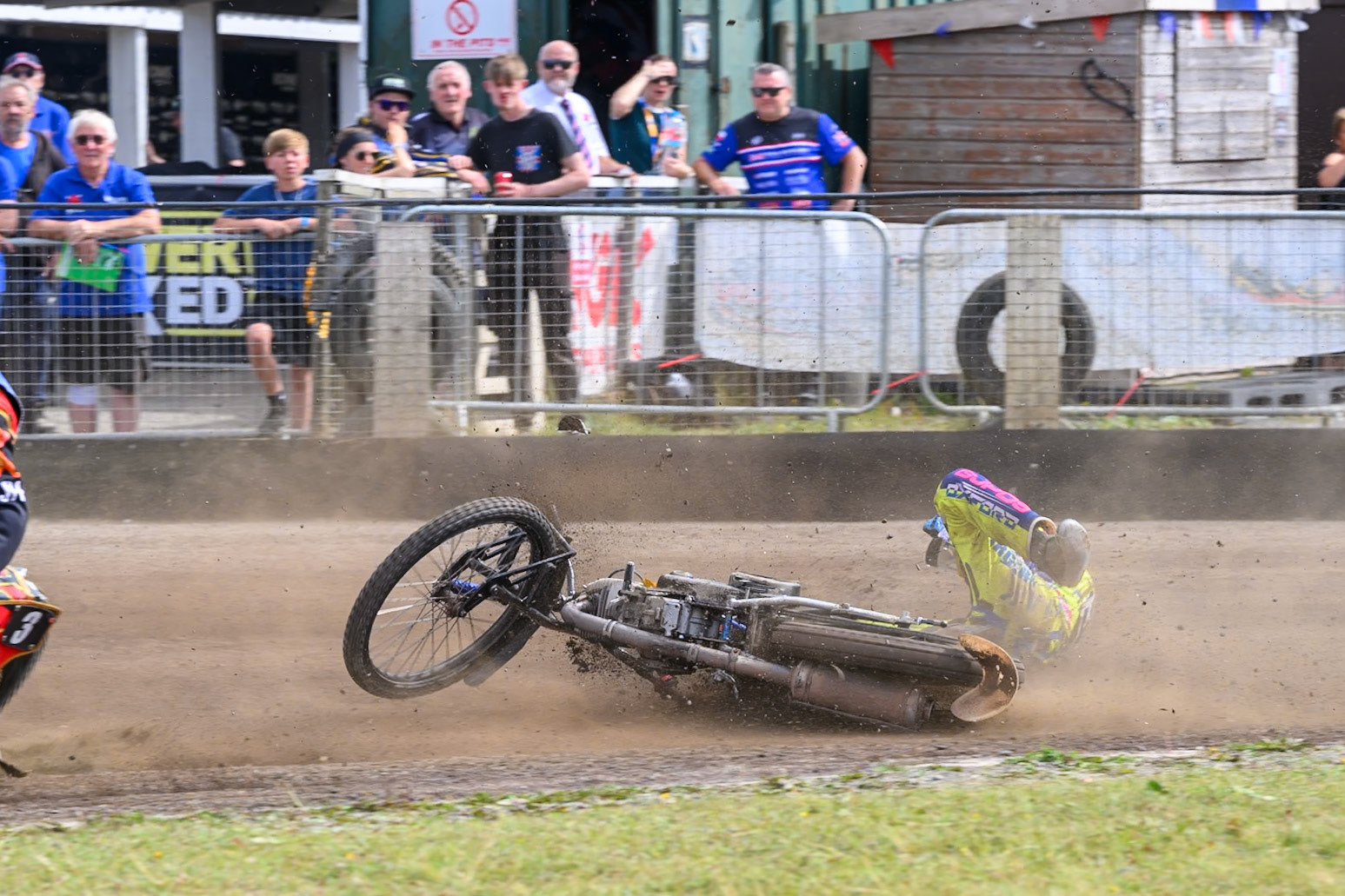 In the re-run of Heat 5, Darryl Ritchings of Oxford Chargers  falls behind Luke Harris of Buxton Bulls in Red  during the WSRA National Development League match between Buxton Bulls and Oxford Chargers at Hi-Edge Speedway, Buxton on Sunday 2nd August 2026. (Photo: Ian Charles | MI News)