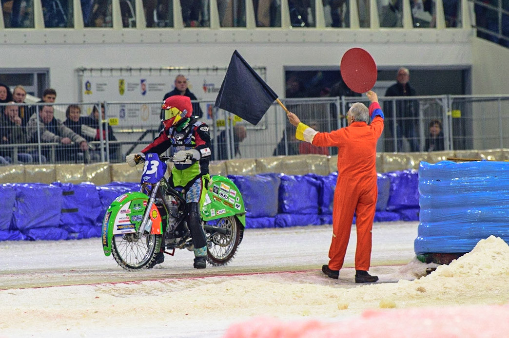 HEERENVEEN, NL.  Johann Weber (33)  is excluded by the referee for exceeding the two m minute time allowance. This effectively ended his challenge for the Title during the FIM Ice Speedway Gladiators World Championship Final 4 at Ice Rink Thialf, Heerenveen on Sunday  3 April 2022. (Credit: Ian Charles | MI News)