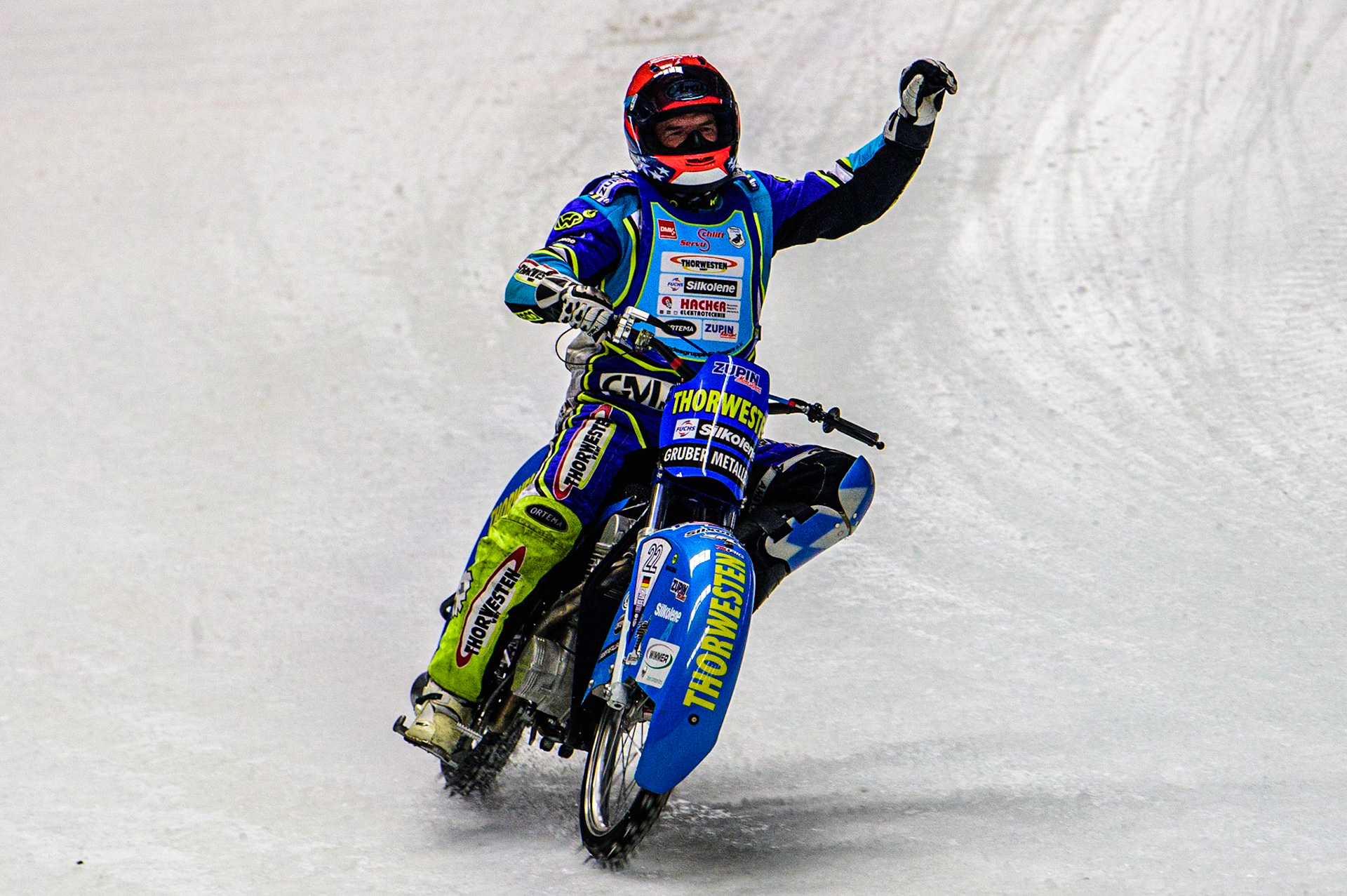 Günther Bauer waves to the crowd in his final competitive heat during the Race of Legends at the Max-Aicher-Arena, Inzell on Friday 17th March 2023. (Photo: Ian Charles | MI News)