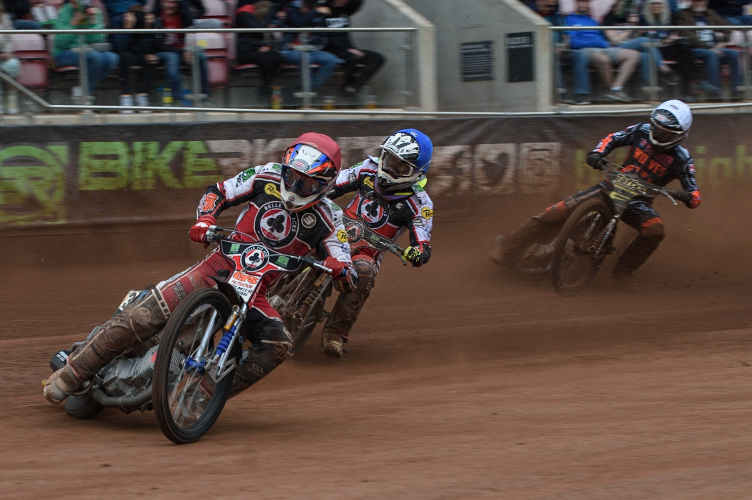MANCHESTER, UK. AUGUST 30TH Steve Worrall  (Red) and Tom Brennan  (Blue) leads Richard Lawson (White) during the SGB Premiership match between Belle Vue Aces and Wolverhampton Wolves at the National Speedway Stadium, Manchester on Monday 30th August 2021. (Credit: Ian Charles | MI News)