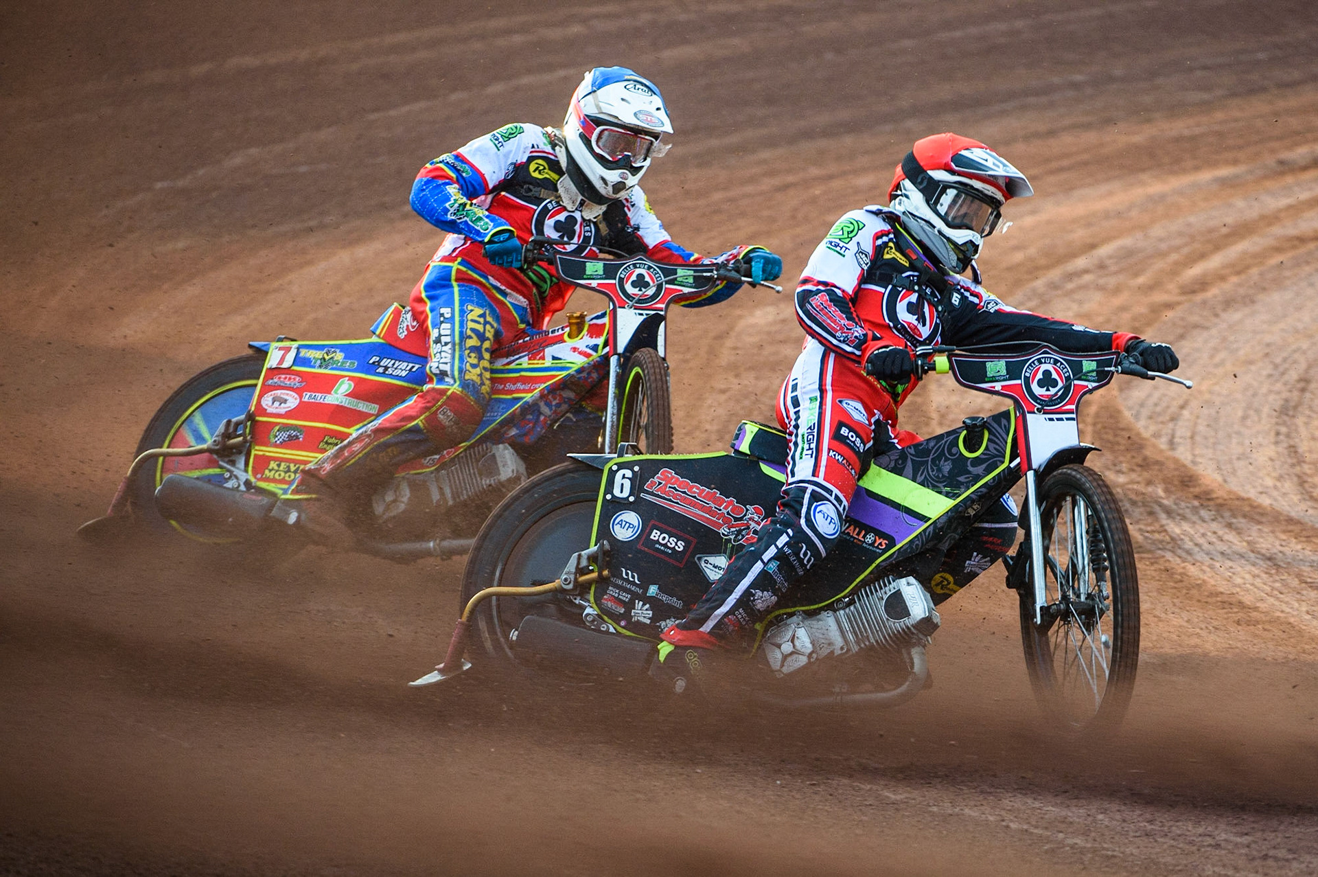 MANCHESTER UKTom Brennan (Red) leads Simon Lambert (Blue) during the SGB Premiership match between Belle Vue Aces and Ipswich Witches at the National Speedway Stadium, Manchester on Monday 2nd August 2021. (Credit: Ian Charles | MI News)