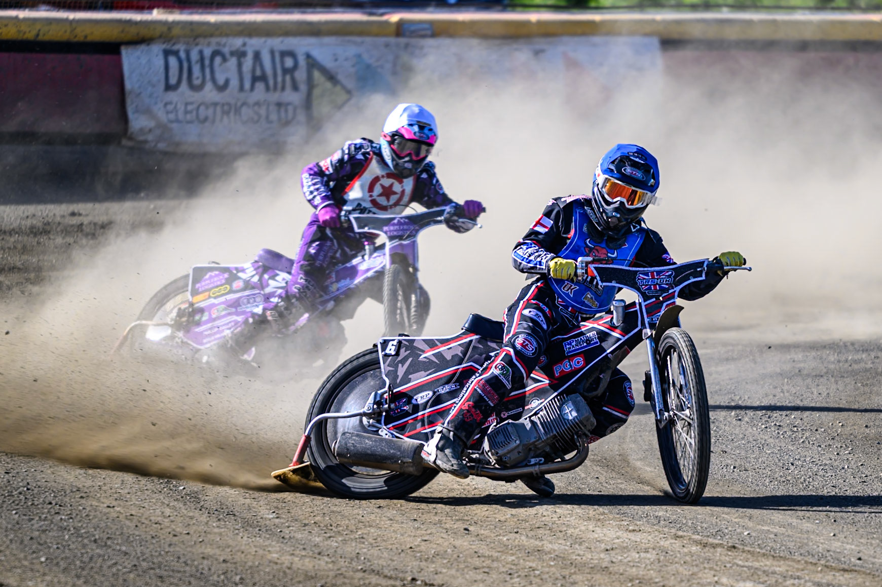 Jack Shimelt of Buxton Bulls in Blue leading Sam Woods of Stoke Potters  in White during the National Development League Challenge match between Buxton Bulls and Stoke Potters at Hi-Edge Speedway, Buxton on Sunday 24th May 2026. (Photo: Ian Charles | MI News)
