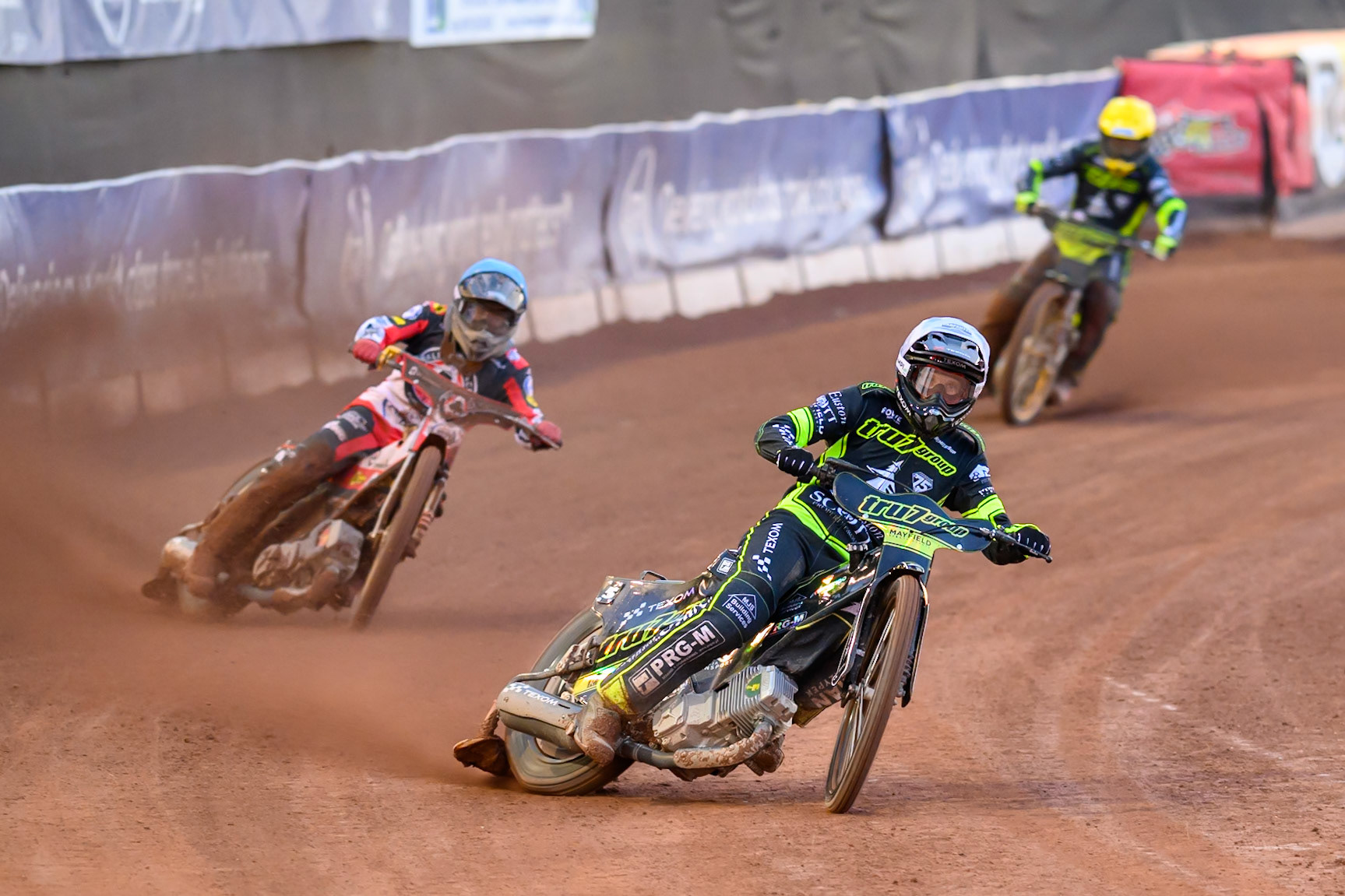 Tobiasz Musielak of Ipswich Witches  in White leading Norick Blödorn of Belle Vue Aces  in Blue during the Rowe Motor Oil Premiership match between Belle Vue Aces and Ipswich Witches at the National Speedway Stadium, Manchester on Monday 20th April 2026. (Photo: Ian Charles | MI News)