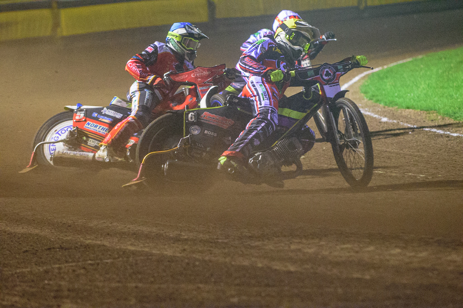 PETERBOROUGH, UK. OCT 14TH Tom Brennan  (Yellow) tries to hold off Chris Harris  (Blue) during the SGB Premiership Grand Final 2nd leg between Peterborough and Belle Vue Aces at East of England Showground, Peterborough on Thursday 14th October 2021. (Credit: Ian Charles | MI News)