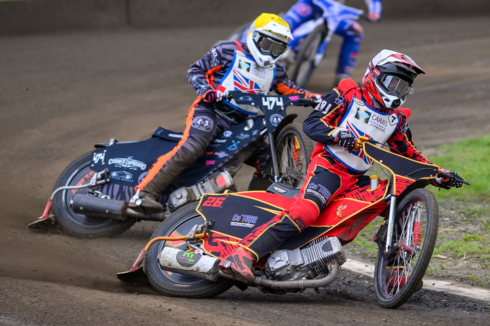 Luke Harris in White leading Jack Roberts in Yellow during the Derbyshire Open at Hi-Edge Speedway, Buxton on Sunday 27th September 2026. (Photo: Ian Charles | MI News)