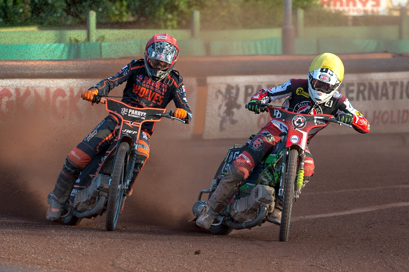 WOLVERHAMPTON, UK. JUN 20TH Charles Wright  (Yellow) battles with Sam Masters  (Red) during the SGB Premiership match between Wolverhampton Wolves and Belle Vue Aces at Monmore Green Stadium, Wolverhampton on Monday 20th June 2022. (Credit: Ian Charles | MI News)