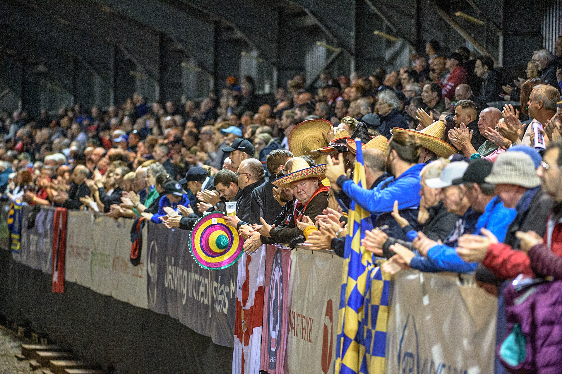 MANCHESTER, UK. OCT 7TH  The fans give the recently deceased Colin Pratt, Alan Graham, Bill Moulin and Dave Tattum a minutes applause during the SGB Premiership Play off Semi-Final Second Leg between Belle Vue Aces and Sheffield Tigers at the National Speedway Stadium, Manchester on Thursday 7th October 2021. (Credit: Ian Charles | MI News)