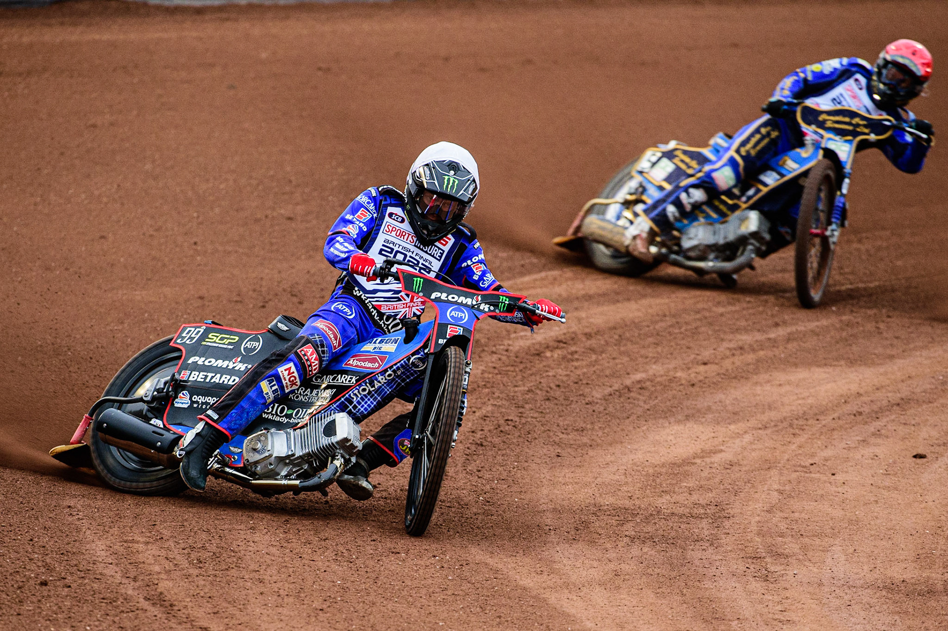 Dan Bewley  (White) leads Kyle Howarth  (Red) during the Sports Insure British Speedway Championship Final at the National Speedway Stadium, Bellevue, Manchester, England on Monday 1st August 2022. (Photo by: Ian Charles | MI News)