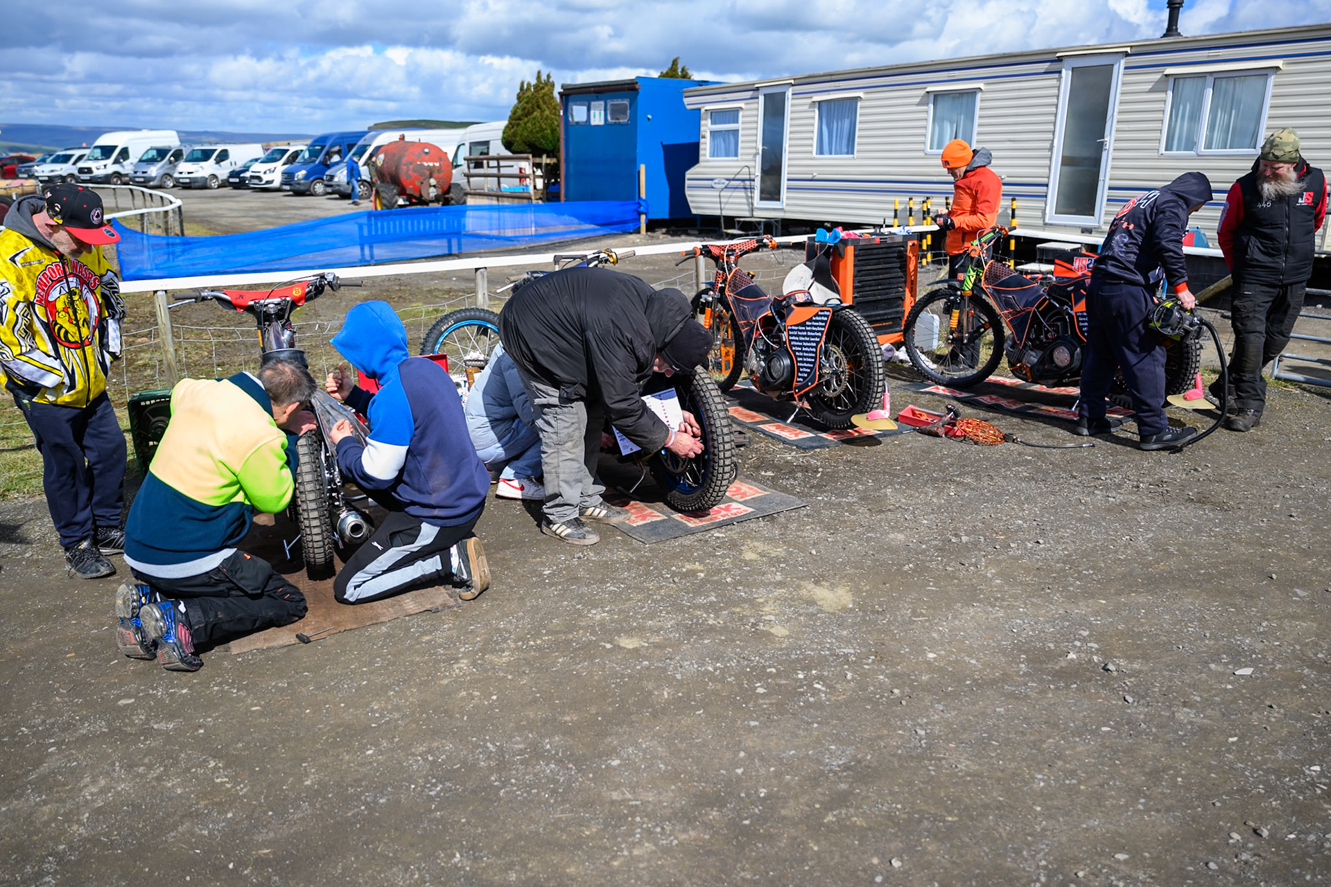 Riders in the open part of the pits during the Regina Chains Fours at Buxton Speedway, Buxton on Sunday 5th April 2026. (Photo: Ian Charles | MI News)