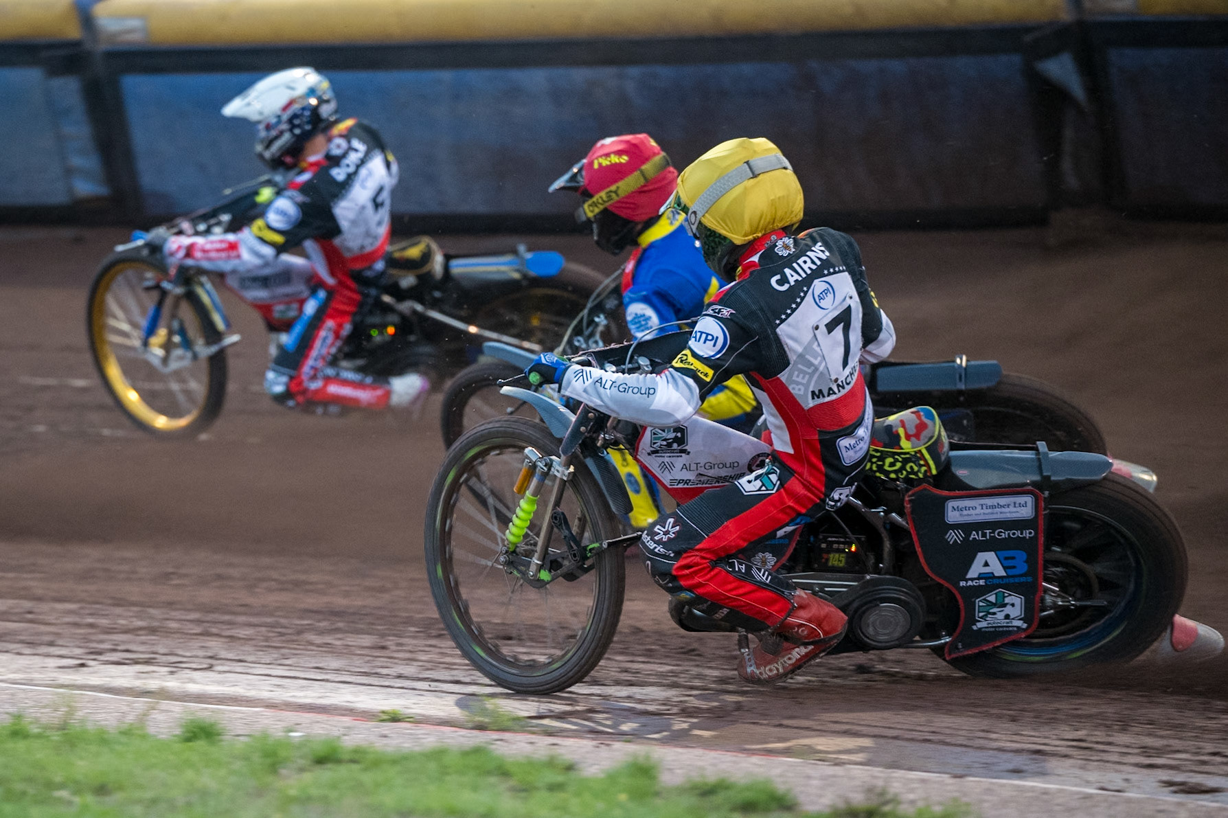 William Cairns of Belle Vue Aces in Yellow chases Josh Pickering of Sheffield Tigers in Red  and Jason Doyle of Belle Vue Aces in White during the Rowe Motor Oil Premiership match between Sheffield Tigers and Belle Vue Aces at Owlerton Stadium, Sheffield on Monday 31st August 2026. (Photo: Ian Charles | MI News)