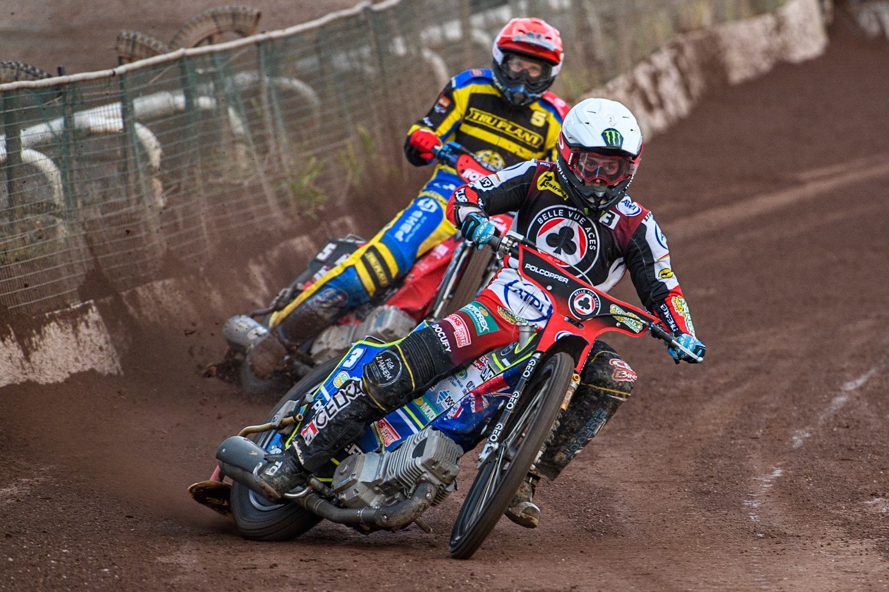 Jaimon Lidsey (White) leads Tobiasz Musielak (Red) during the Sports Insure Premiership match between Sheffield Tigers and Belle Vue Aces at Owlerton Stadium, Sheffield on Thursday 20th July 2023. (Photo: Ian Charles | MI News)