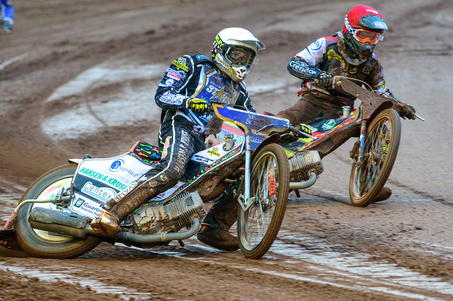 MANCHESTER, UK. MAY 16TH Niels-Kristian Iversen  (White) outside Michael Palm-Toft  (Red) during the SGB Premiership match between Belle Vue Aces and King's Lynn Stars at the National Speedway Stadium, Manchester on Monday 16th May 2022. (Credit: Ian Charles | MI News)