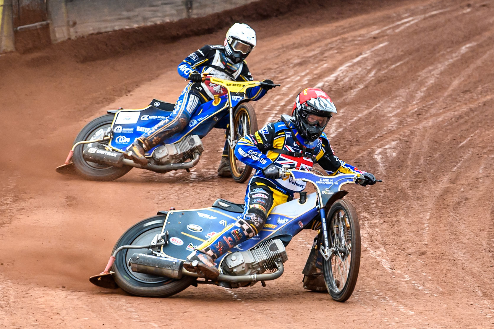Joe Thompson of Great Britain in Red leading Jan Przanowski of Poland in White during the FIM SGP2 Qualifying Round at the Peugeot Ashfield Stadium in Glasgow on Saturday 24th May 2025. (Photo: Ian Charles | MI News)