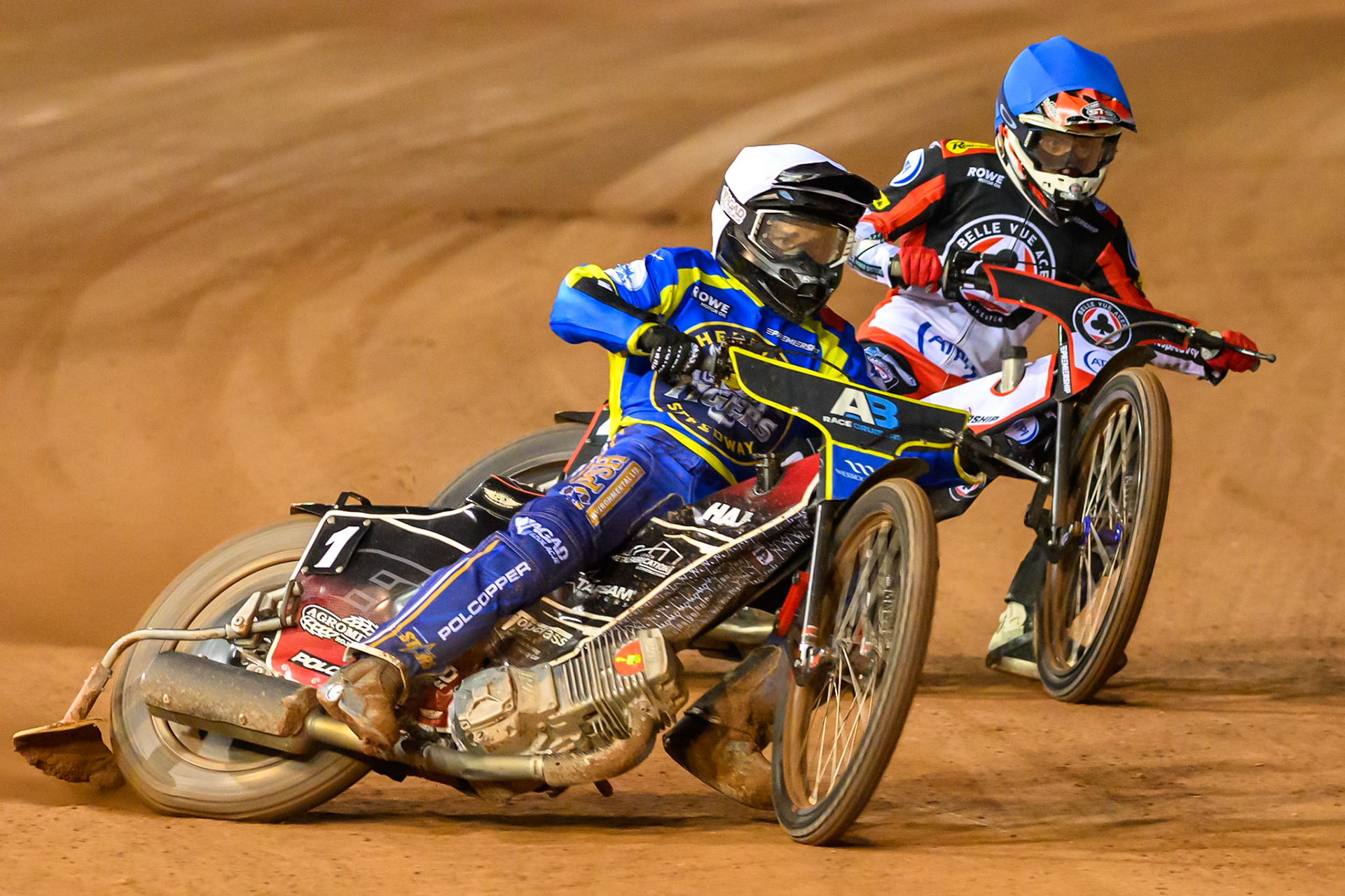 Ben Cook, Guest Rider for Sheffield Tigers in White leading Zach Cook of Belle Vue Aces in Blue during the Rowe Motor Oil Premiership match between Belle Vue Aces and Sheffield Tigers at the National Speedway Stadium, Manchester on Monday 14th September 2026. (Photo: Ian Charles | MI News)