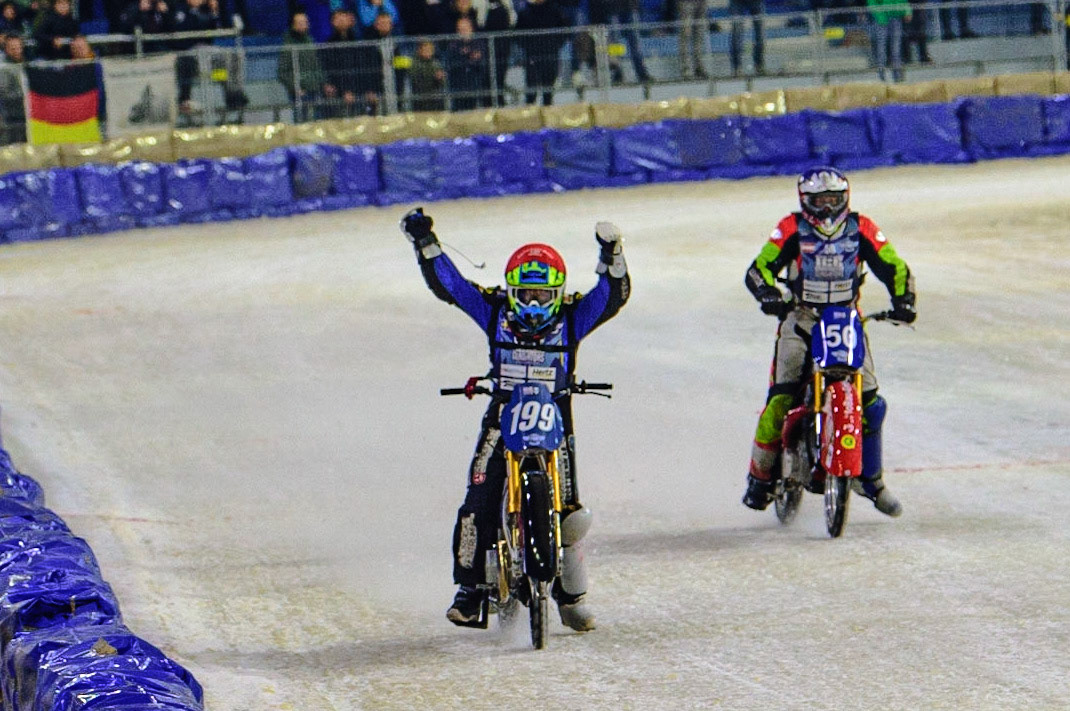 HEERENVEEN, NL.  Martin Hååruhiltunen (199)  celebrates becoming World Champion as he crosses the finish line during the FIM Ice Speedway Gladiators World Championship Final 4 at Ice Rink Thialf, Heerenveen on Sunday  3 April 2022. (Credit: Ian Charles | MI News)