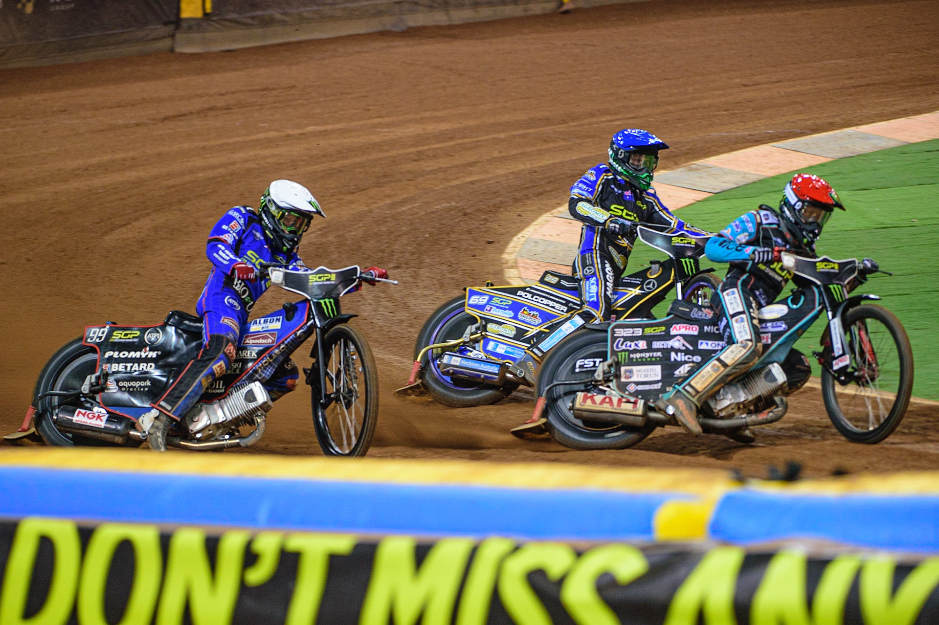 Paweł Przedpelski (323) (White) ahead of Jason Doyle (69) (Blue) and Dan Bewley (99)(White)  during the FIM  Speedway Grand Prix of Great Britain at the Principality Stadium, Cardiff on Saturday 13th August 2022. (Credit: Ian Charles | MI News
