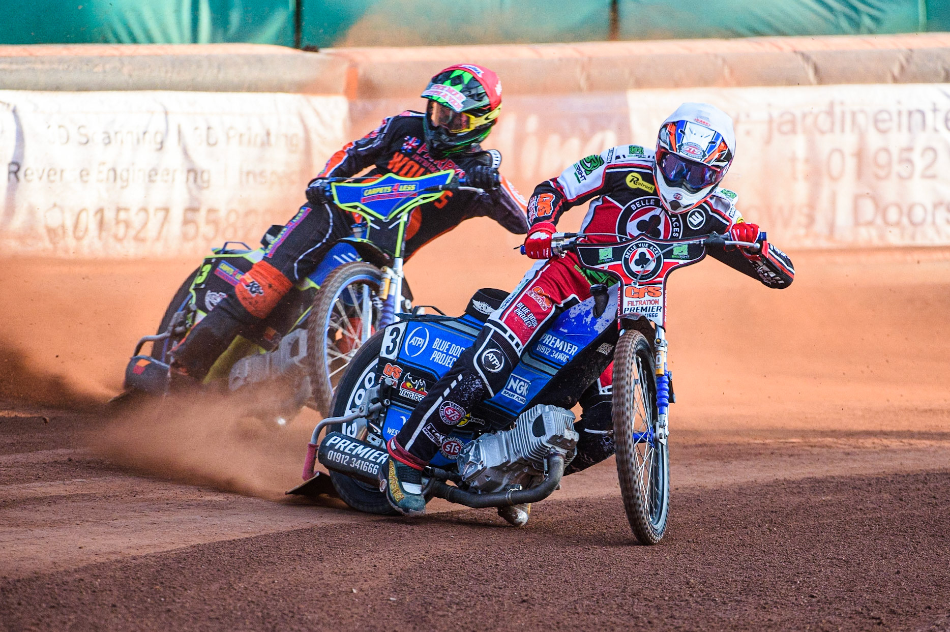 WOLVERHAMPTON, UK. JULY 26TH Steve Worrall  (White) leads Nick Morris  (Red) during the SGB Premiership match between Wolverhampton Wolves and Belle Vue Aces at the Ladbroke Stadium, Wolverhampton on Monday 26th July 2021. (Credit: Ian Charles | MI News)
