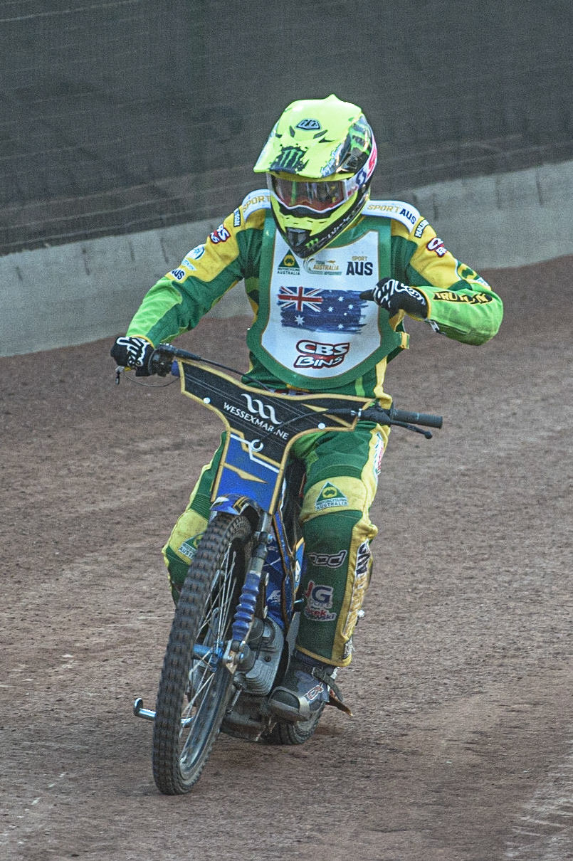 GLASGOW, UK. JUNE 19TH.  Chris Holder (Australia) acknowledges the fans after his heat 9 win during the FIM Speedway Grand Prix Qualifying Round at the Peugeot Ashfield Stadium, Glasgow on Saturday 19th June 2021. (Credit: Ian Charles | MI News)