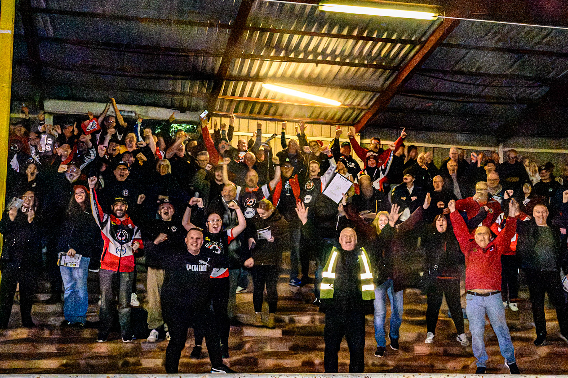 Belle Vue Aces fans celebrate their win at Sheffield during the Rowe Motor Oil Premiership Grand Final 1st Leg match between Sheffield Tigers and Belle Vue Aces at Owlerton Stadium, Sheffield on Monday 12th October 2026. (Photo: Ian Charles | MI News)
