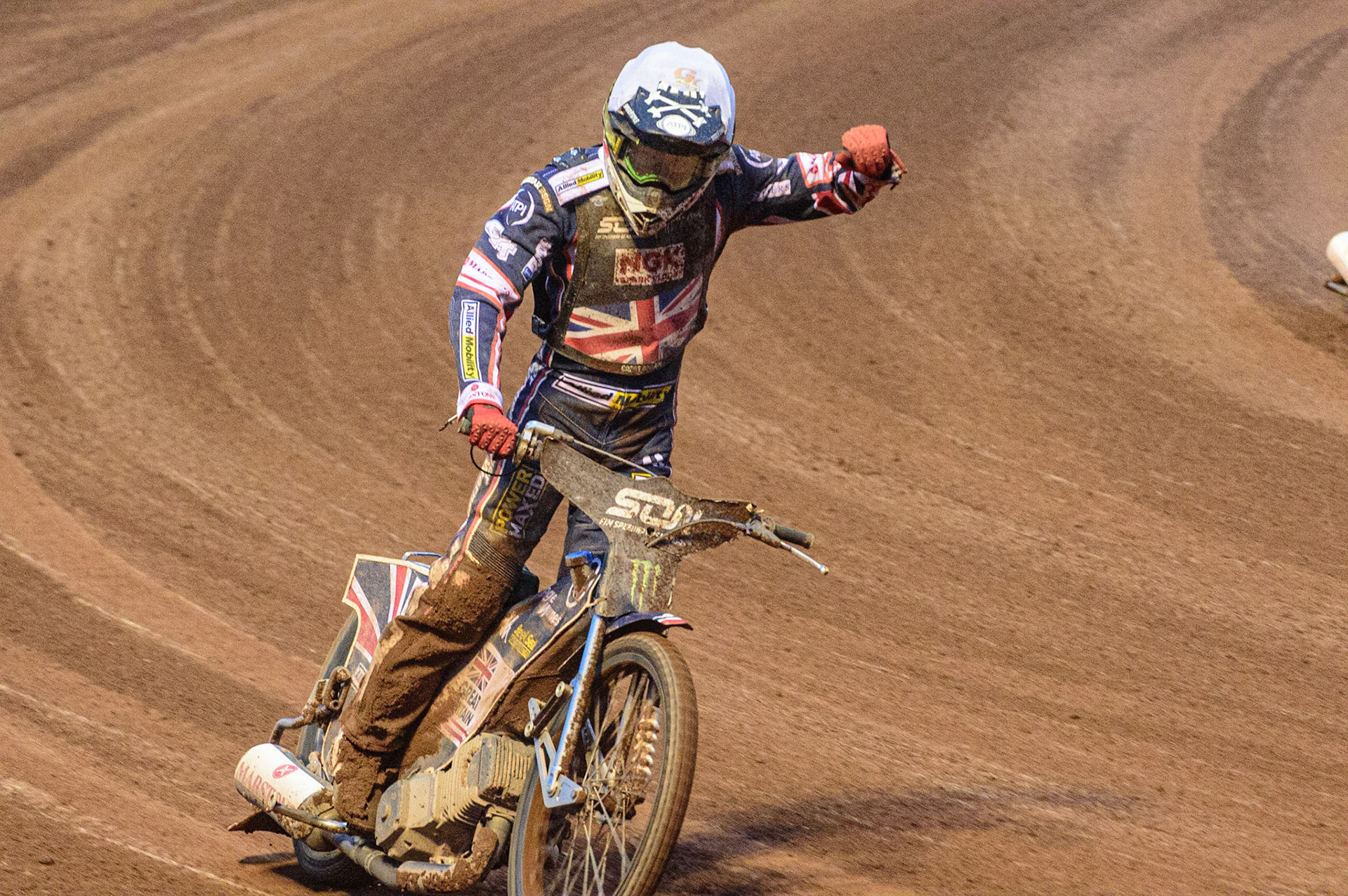 MANCHESTER, UK. OCT 17TH Dan Bewley of Great Britain waves to the crowd during the Monster Energy FIM Speedway of Nations at the National Speedway Stadium, Manchester on Sunday  17th October 2021. (Credit: Ian Charles | MI News)
