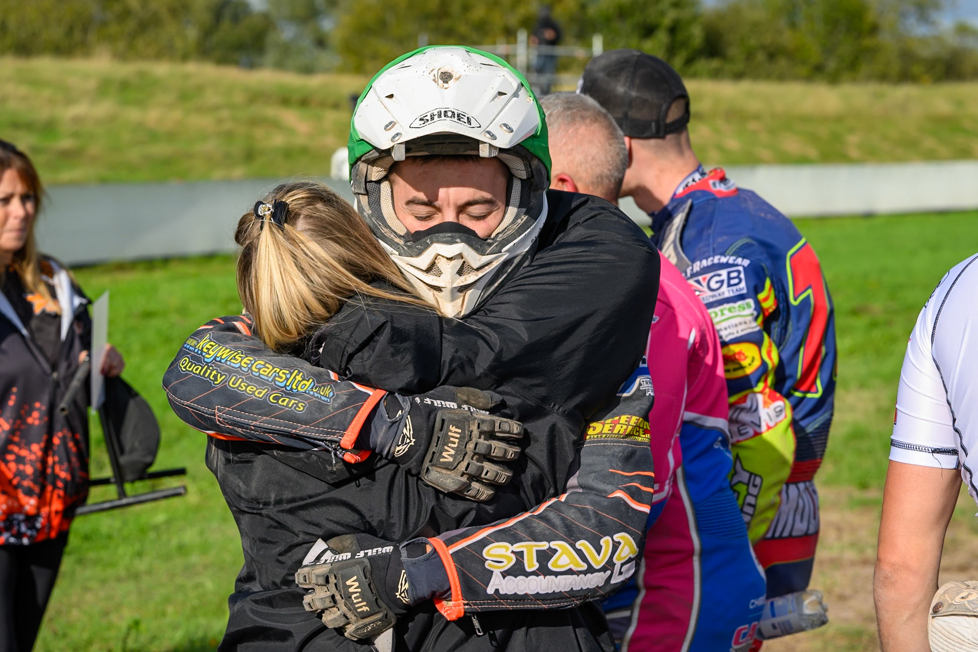 Zach Wajtknecht (109) of Great Britain hugs his girlfriend after his win during the FIM Long Track World Championship Final 4, at the Speed Centre Roden, Netherlands on Sunday 21st September 2025. (Photo: Ian Charles | MI News)during the FIM Long Track World Championship Final 4, at the Speed Centre, Roden on Sunday 21st September 2025. (Photo: Ian Charles | MI News)