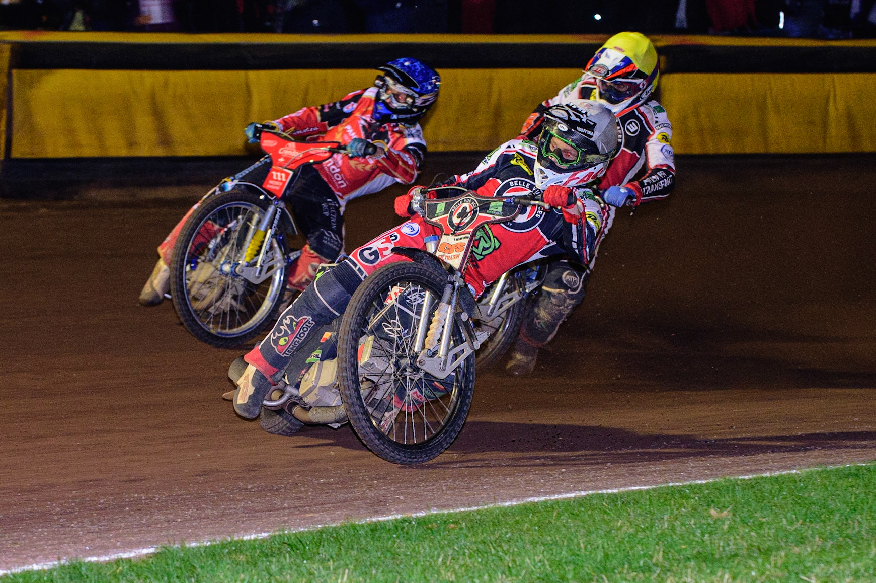 PETERBOROUGH, UK. OCT 14TH Dan Bewley  (White) inside Bjarne Pedersen  (Blue) with Steve Worrall   (Yellow) behind during the SGB Premiership Grand Final 2nd leg between Peterborough and Belle Vue Aces at East of England Showground, Peterborough on Thursday 14th October 2021. (Credit: Ian Charles | MI News)