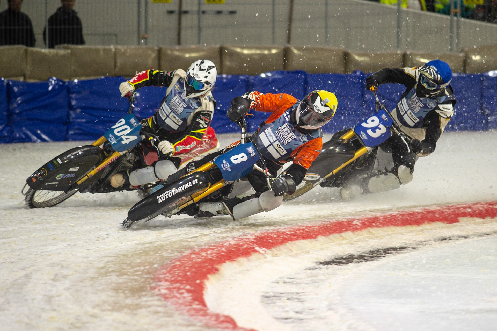 HEERENVEEN, NL. Aki Ala-Riihimäki (8) (Yellow) leads Joakim Söderström (904) (Yellow) and Franz Mayerbüchler (93) (Blue) during the FIM Ice Speedway Gladiators World Championship Final 3 at Ice Rink Thialf, Heerenveen on Saturday  2 April 2022. (Credit: Ian Charles | MI News)