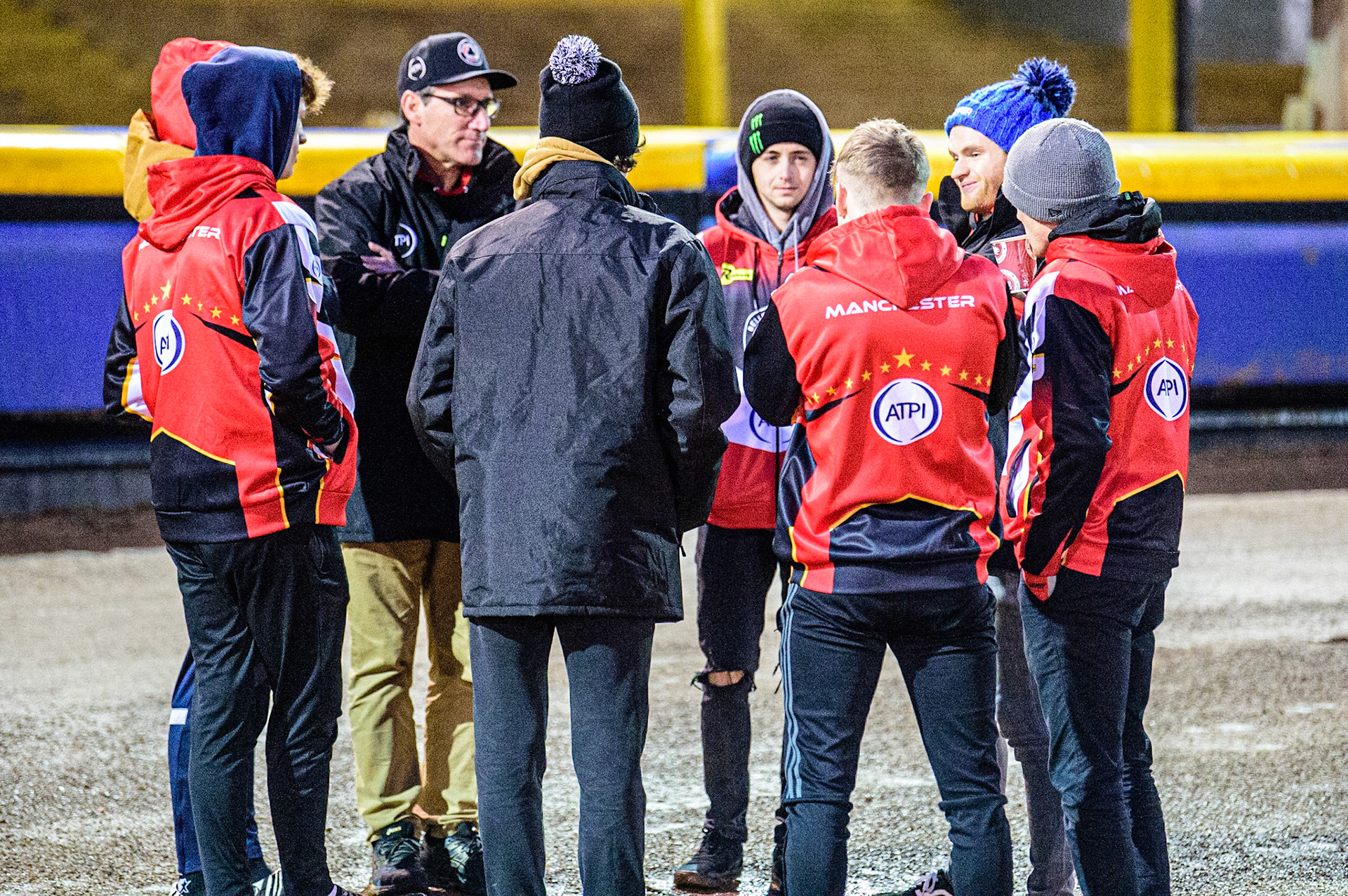 Belle Vue ‘ATPI’ Aces have their on track meeting following their track walk during the Sheffield Tigers vs Belle Vue Aces meeting in the SGP Premiership at Owlerton Stadium, Sheffield on Thursday 23rd March 2023. (Photo: Ian Charles | MI News)