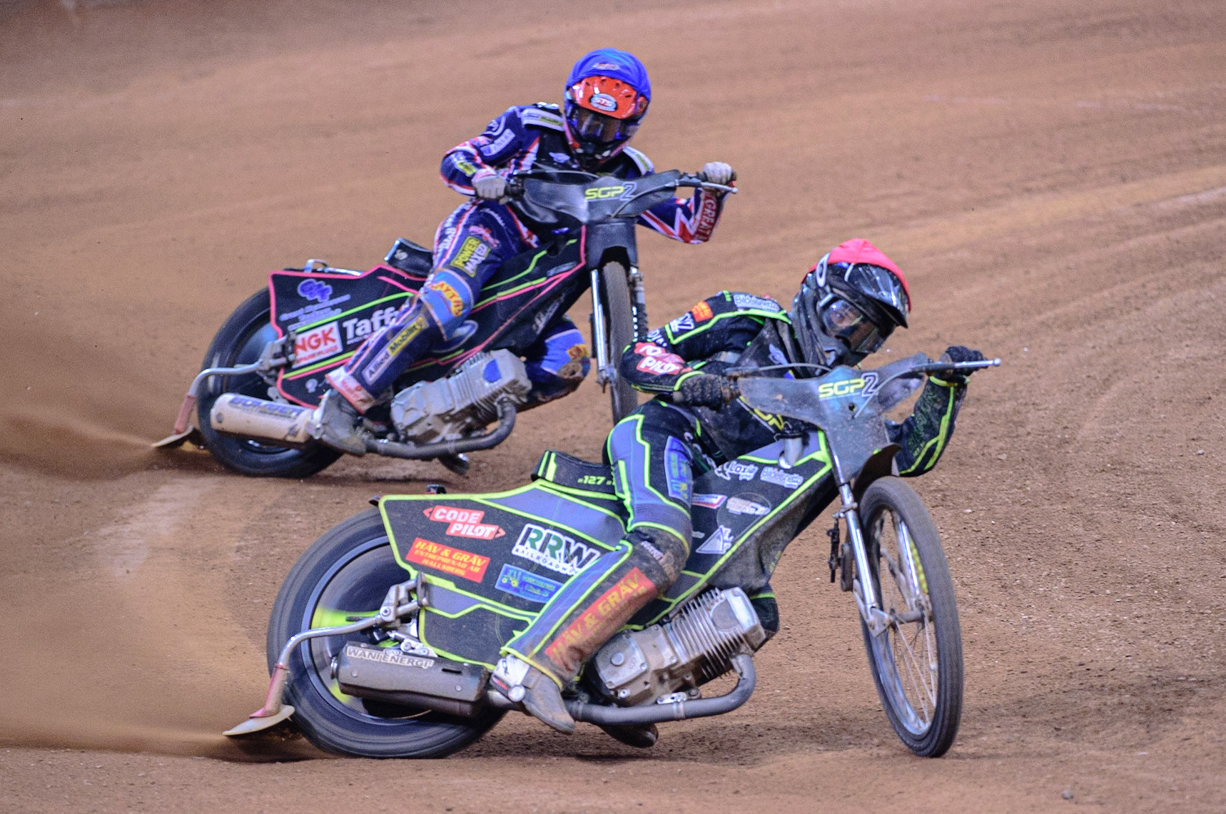 Gustav Grahn (Sweden)  (Red) leads Leon Flint (Great Britain)  (Blue) during the FIM  Speedway Grand Prix  2 of Great Britain at the Principality Stadium, Cardiff on Sunday 14th August 2022. (Credit: Ian Charles | MI News)