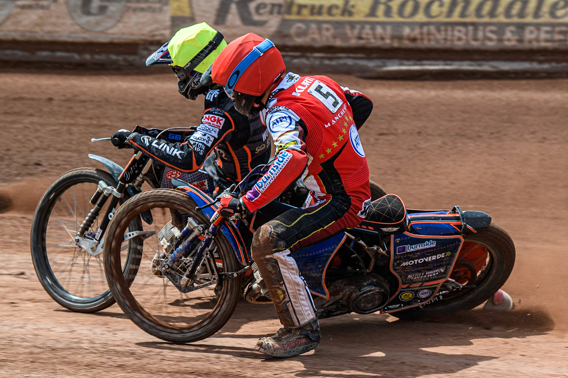 Brady Kurtz (Red) gets close to Steve Worrall (Yellow) during the Sports Insure Premiership match between Belle Vue Aces and Wolverhampton Wolves at the National Speedway Stadium, Manchester on Monday 29th May 2023. (Photo: Ian Charles | MI News)