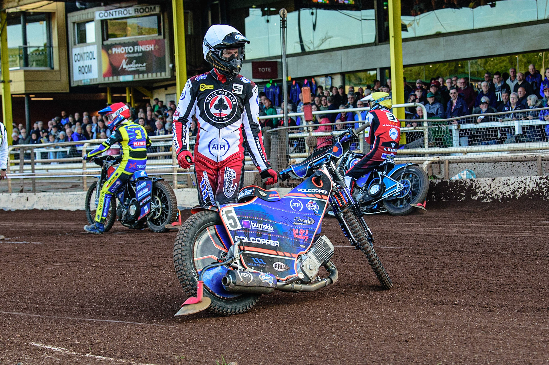 SHEFFIELD, UK. MAY 26TH  Brady Kurtz after his bike shed the chain on the start line during the SGB Premiership match between Sheffield Tigers and Belle Vue Aces at Owlerton Stadium, Sheffield on Thursday 26th May 2022. (Credit: Ian Charles | MI News)