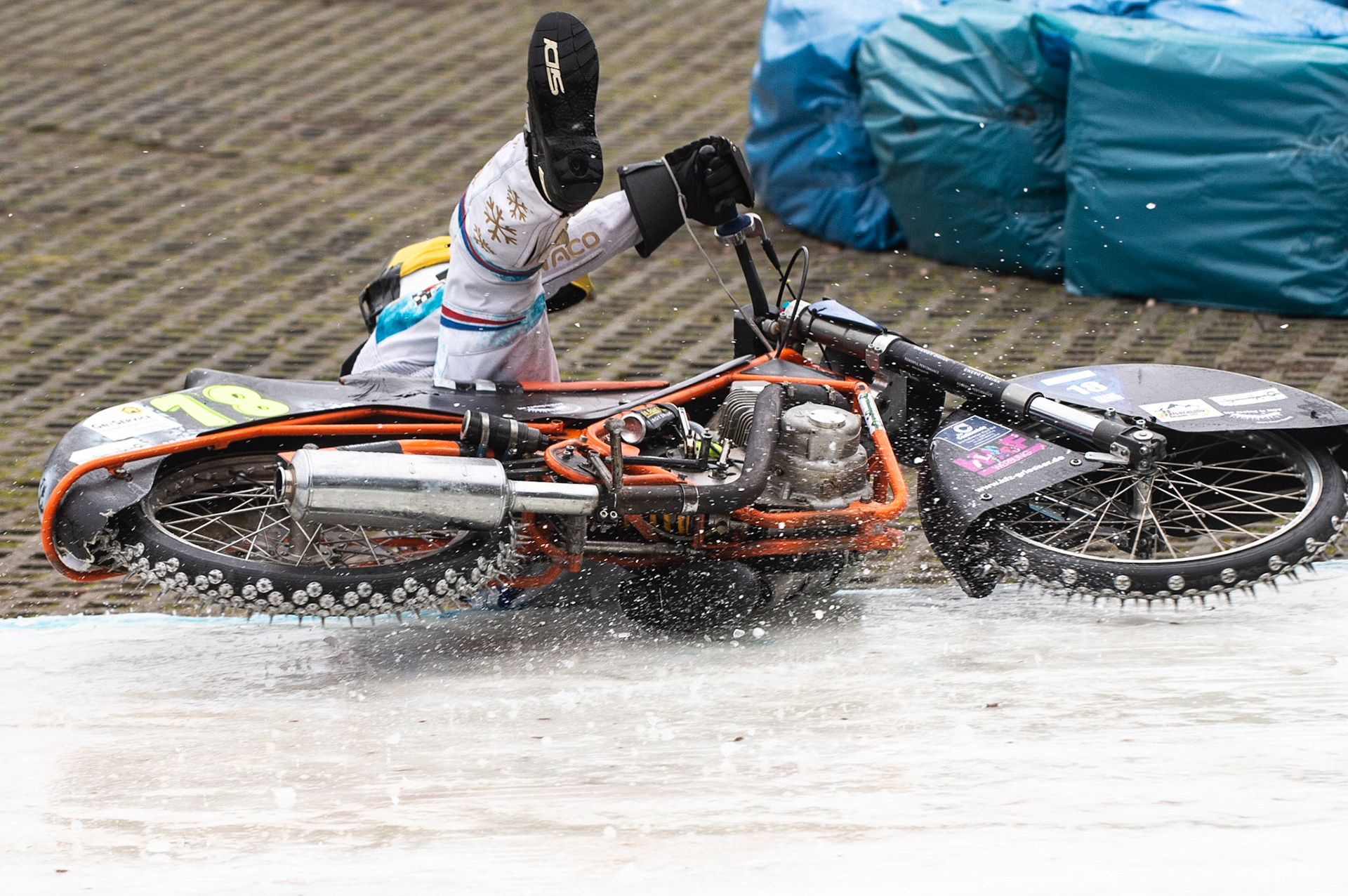 Photo: Ian Charles

Marc Geyer (18) gets into difficulties

FIM Ice Speedway Gladiators World Championship, Final 3.2, Horst-Dohm Eisstadion, Berlin, Germany Sunday  3  March  2019
