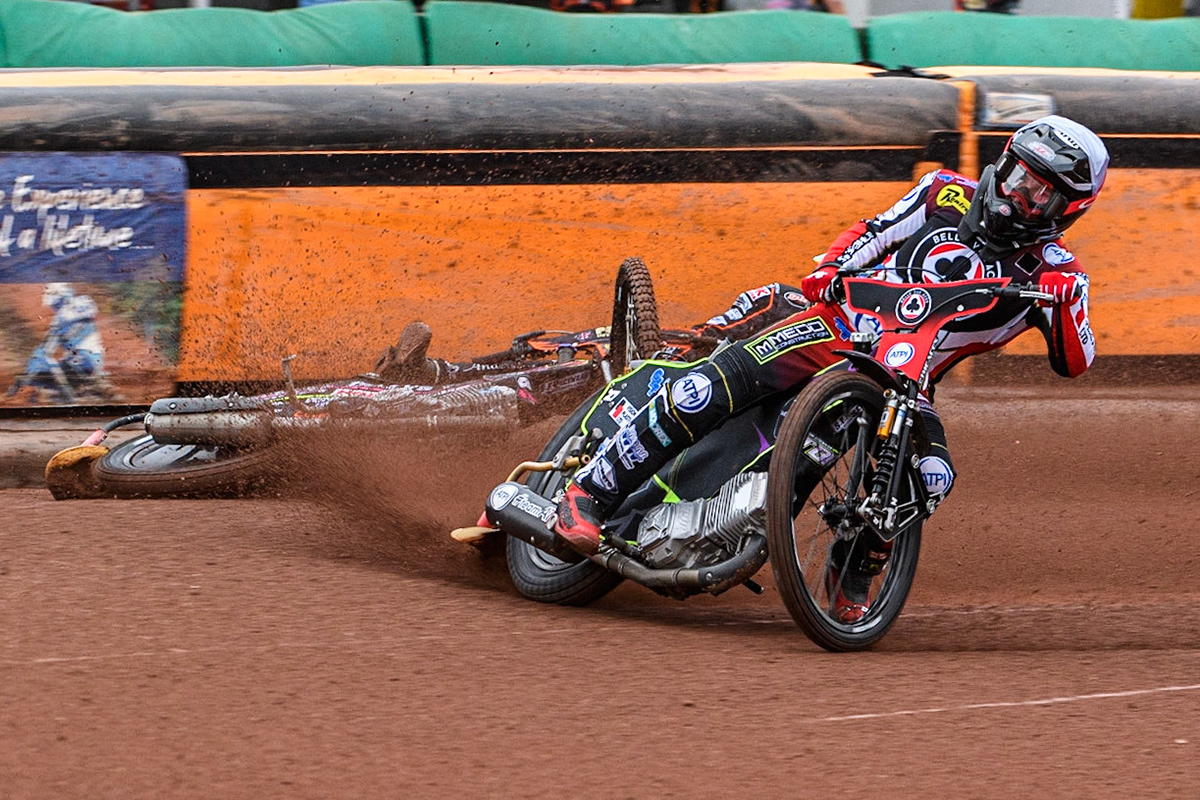 Tom Brennan (White) inside Leon Flint (Blue) as he falls in the first bend during the Sports Insure Premiership match between Wolverhampton Wolves and Belle Vue Aces at Monmore Green Stadium, Wolverhampton on Monday 10th July 2023. (Photo: Ian Charles | MI News)
