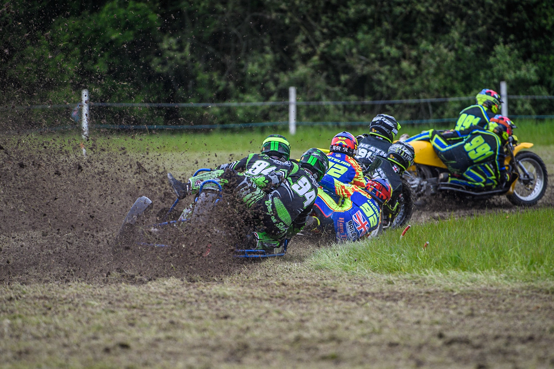 Billy Winterburn and Brian Wharton (94) chase Paul Whitlam and Richard Williams (92), Tevor Heath and Sam Heath (191) and Michael Austin and Vinnie Branch 991 in the 1000cc Sidecar Class during the Cheshire Grass Track Three Trophies meeting at High Legh, Cheshire on Sunday 14th May 2023. (Photo: Ian Charles | MI News)