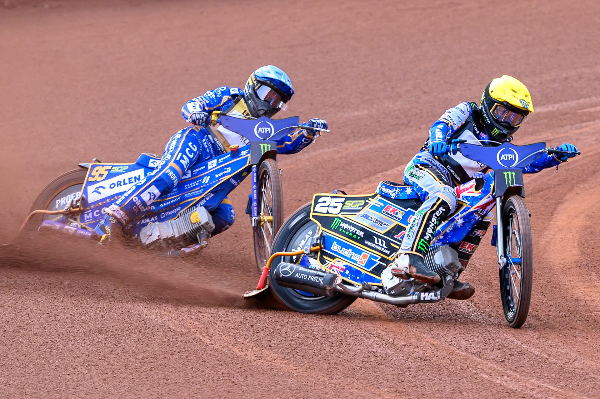Jack Holder (25) of Australia in Yellow leading Bartosz Zmarzlik (95) of Poland in Blue during the ATPI  FIM Speedway GP of Manchester at the National Speedway Stadium, Manchester on Friday 5th June 2026. (Photo: Ian Charles | MI News)