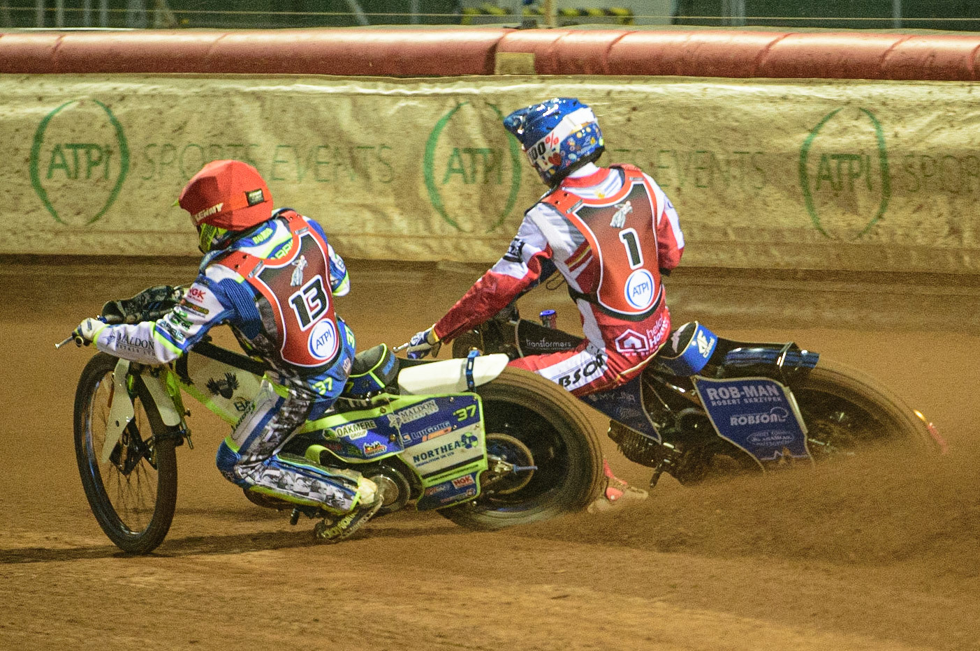 MANCHESTER, UK. MAR 21ST. Chris Harris (Red) passes Tobiasz Musielak (Blue) on the inside during the ATPI Peter Craven Memorial Trophy at the National Speedway Stadium, Manchester on Monday 21st March 2022. (Credit: Ian Charles | MI News)