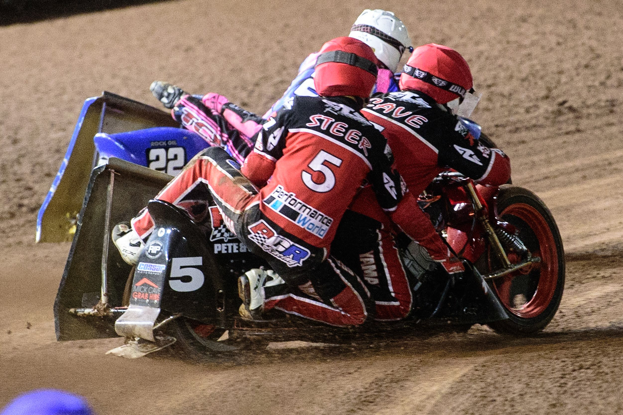 MANCHESTER, UK. OCT 30TH   Mick Cave &amp; Bradley Steer (Red) tries to pass Will Penfold &amp; Ricky Pay (White) during the Manchester Masters Sidecar Speedway and Flat Track Racing at the National Speedway Stadium, Manchester on Saturday 30th October 2021. (Credit: Ian Charles | MI News)