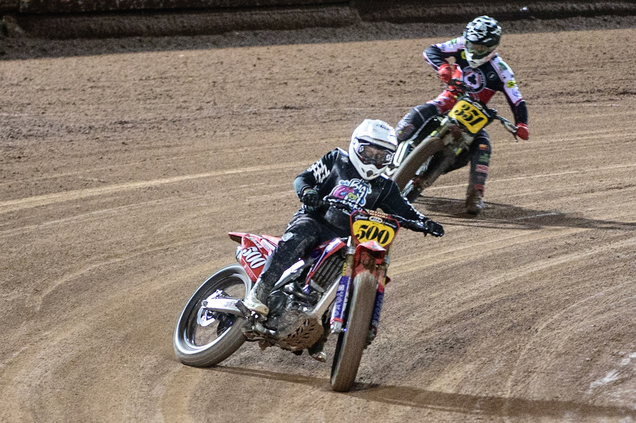 MANCHESTER, UK. OCT 30TH   Rob Mear (500) leads Dan Bewley (351) during the Manchester Masters Sidecar Speedway and Flat Track Racing at the National Speedway Stadium, Manchester on Saturday 30th October 2021. (Credit: Ian Charles | MI News)