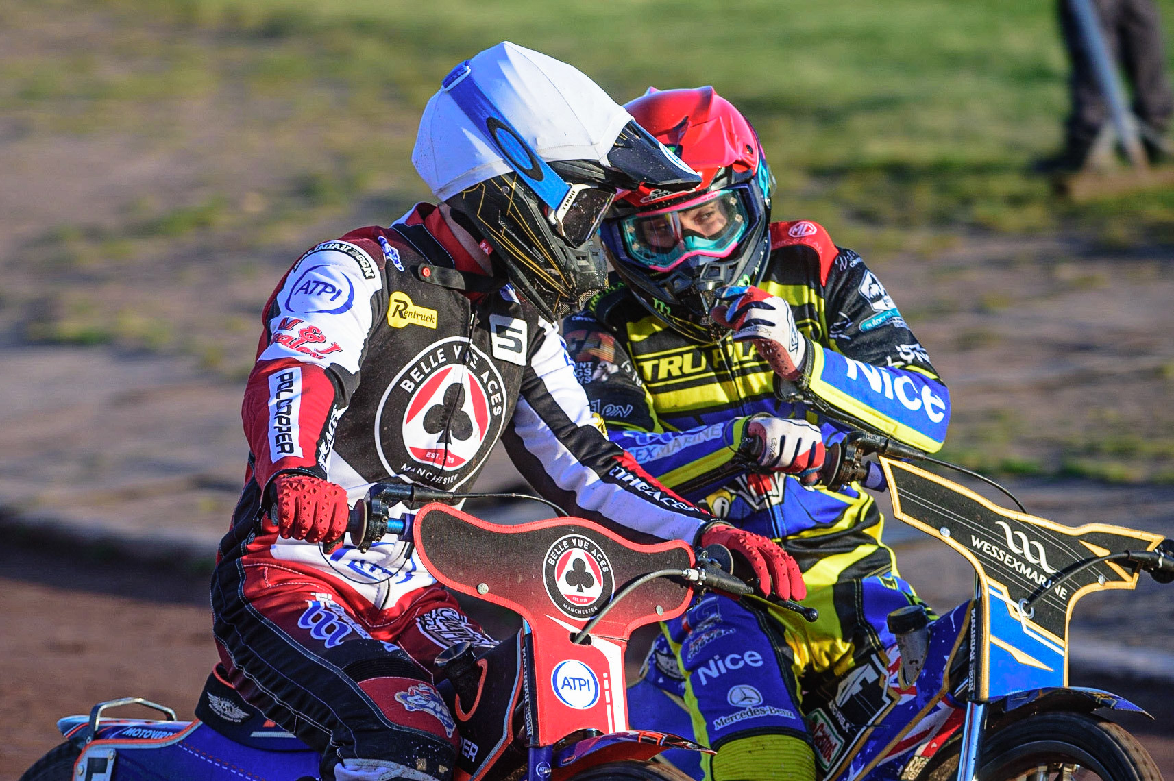SHEFFIELD, UK. MAY 26TH Brady Kurtz  (White) with Jack Holder  (Red) after their heat  during the SGB Premiership match between Sheffield Tigers and Belle Vue Aces at Owlerton Stadium, Sheffield on Thursday 26th May 2022. (Credit: Ian Charles | MI News)