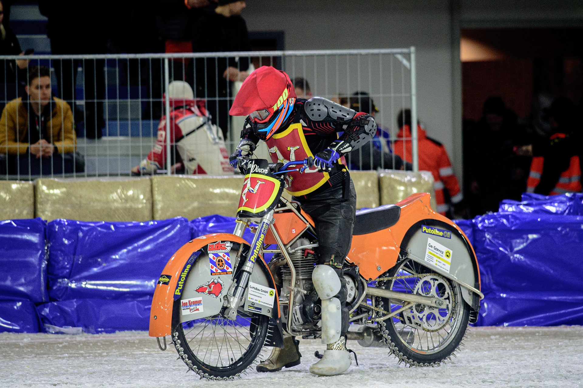 HEERENVEEN, NL. APR 1.  Tim Dixon makes a practice start during the ROLOEF THIJS BOKAAL  at Ice Rink Thialf, Heerenveen on Friday 1st April 2022. (Credit: Ian Charles | MI News)