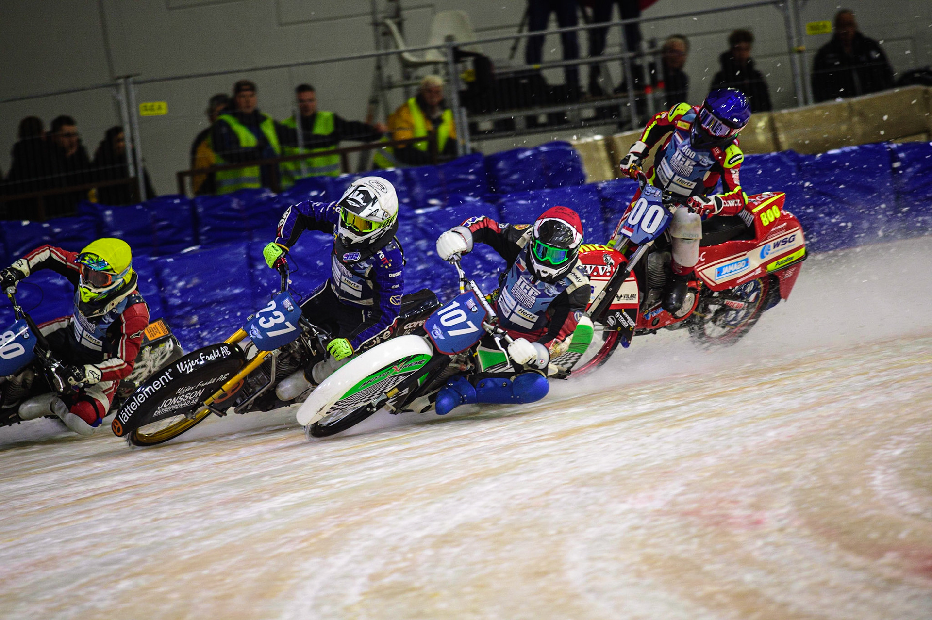 HEERENVEEN, NL. Jasper Iwema (800) (Blue) gets into some difficulty behind Andrej Divis (107) (Red) Jimmy Hörrnell (237)  (White) and Jiri Wildt (80) (Yellow)  during the FIM Ice Speedway Gladiators World Championship Final 4 at Ice Rink Thialf, Heerenveen on Sunday  3 April 2022. (Credit: Ian Charles | MI News)